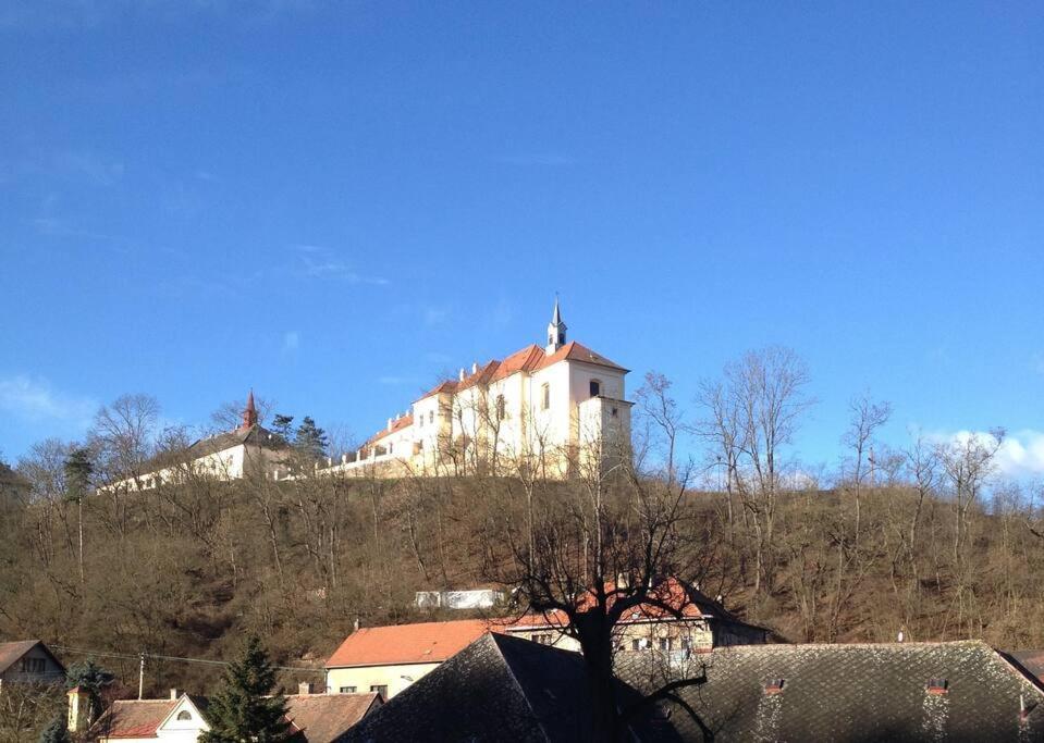 Apt. Overlooking The Castle Nizbor20Km From Prague 外观 照片